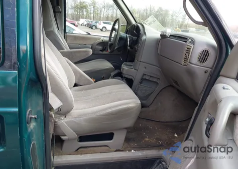 2000 Chevrolet Astro from USA, damaged, VIN 1GNDM19W5YB159042